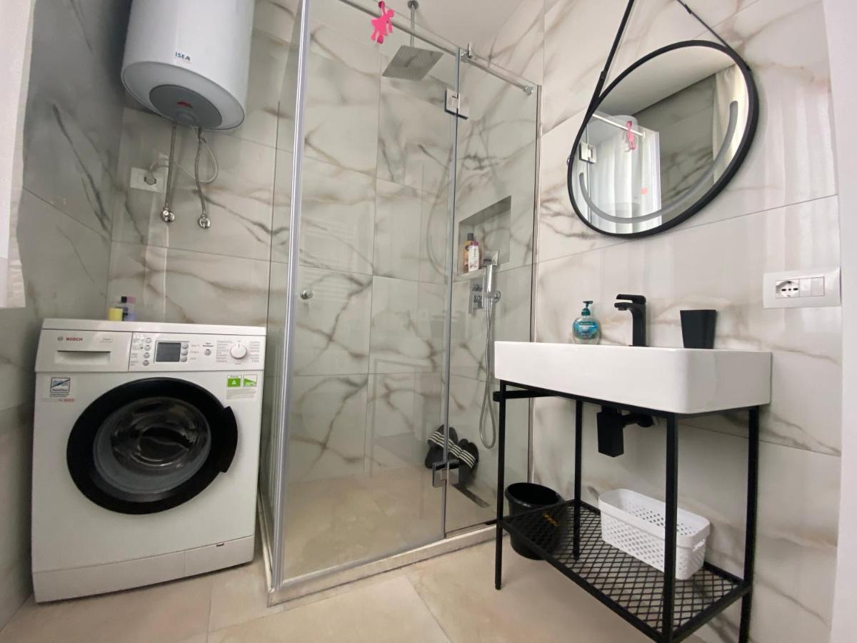 Newly Renovated Apartment Тирана Екстер'єр фото