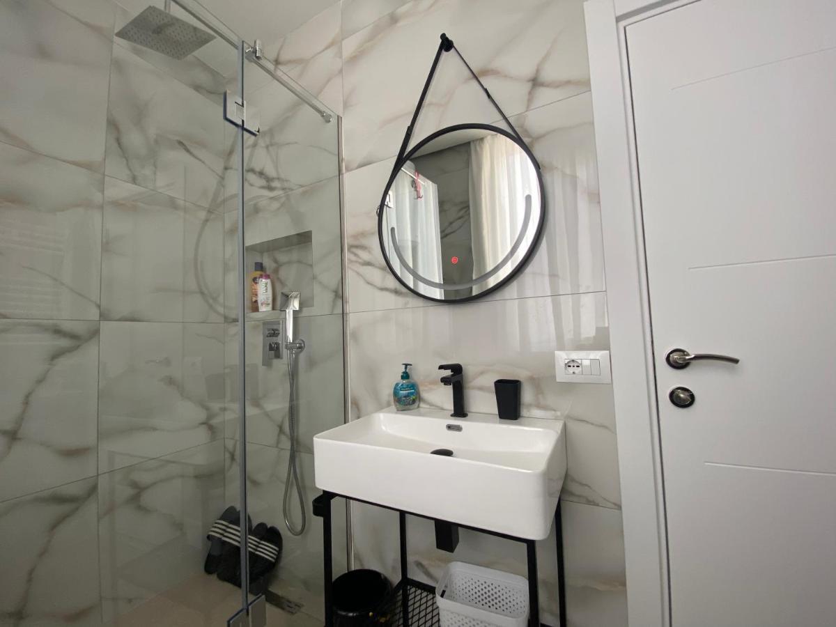 Newly Renovated Apartment Тирана Екстер'єр фото