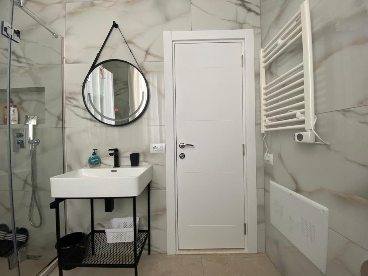Newly Renovated Apartment Тирана Екстер'єр фото